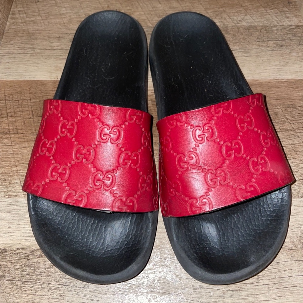 Worn, Great Condition Gucci Slides - image 1